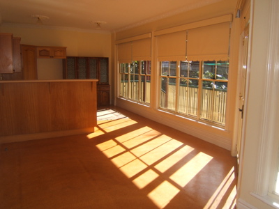 Lovely 3 bedroom duplex in prime location Picture 3