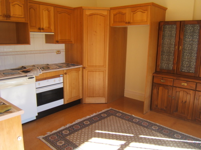 Lovely 3 bedroom duplex in prime location Picture 2