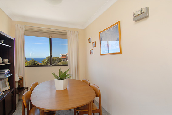 Sunlit Apartment with ocean views Picture