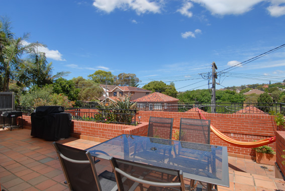 PRIVATE TOWNHOUSE WITH HUGE COURTYARD Picture PRIVATE TOWNHOUSE WITH HUGE COURTYARD Picture