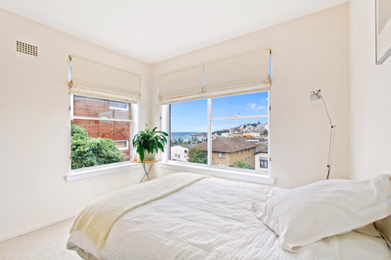 Beachside Apartment with Ocean Views Picture 3