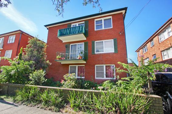 3 Bedroom Apartment with Car Space Picture 3