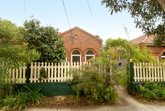 Charming Semi Picture 2