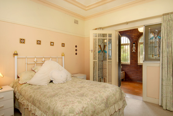 Charming Semi Picture 3