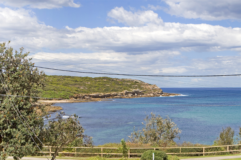 Beautiful views over Malabar beach and headland Picture 1