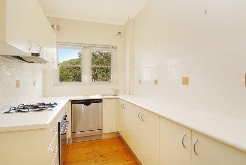 Huge Courtyard - block of 4 Picture 2