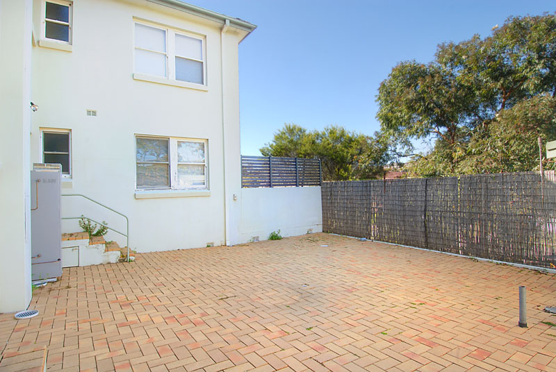 Huge Courtyard - block of 4 Picture 3