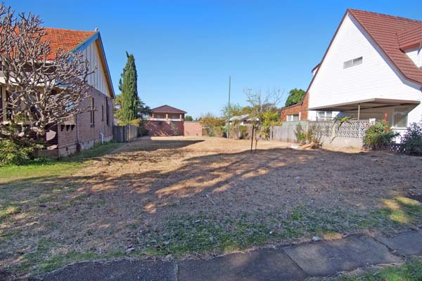 Land in Superb Location Picture 1