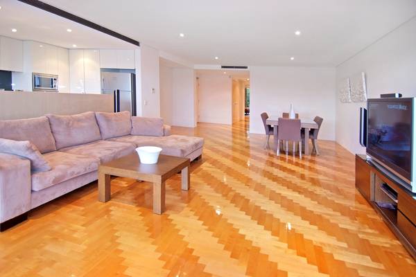 Elegance in style and design Picture 2