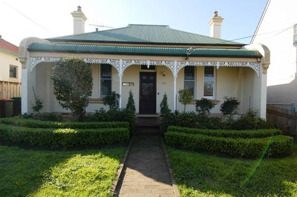 Immaculate Family Home Picture 1