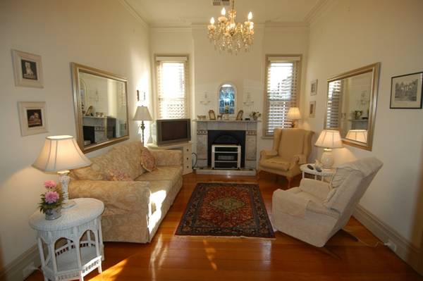 Immaculate Family Home Picture 3