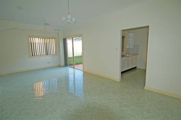 Near New Townhouse Picture 3