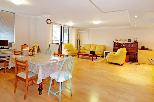 Unique 4 Bedroom Apartment Picture 2