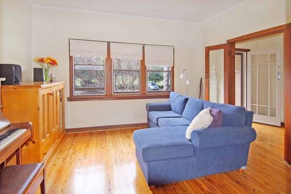 Superb Location Overlooking Queen Elizabeth Park Picture 3