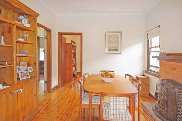 Superb Location Overlooking Queen Elizabeth Park Picture 2