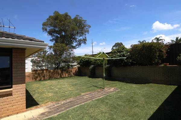 FAMILY HOME IN IMMACULATE CONDITION Picture 3