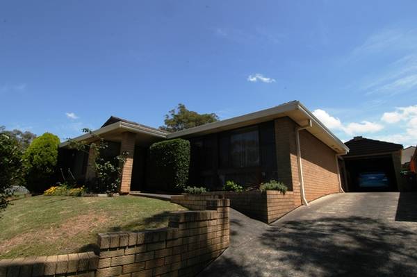 FAMILY HOME IN IMMACULATE CONDITION Picture 1