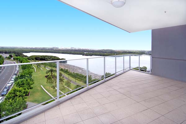 Outstanding Size & Gorgeous Water Views Picture 2