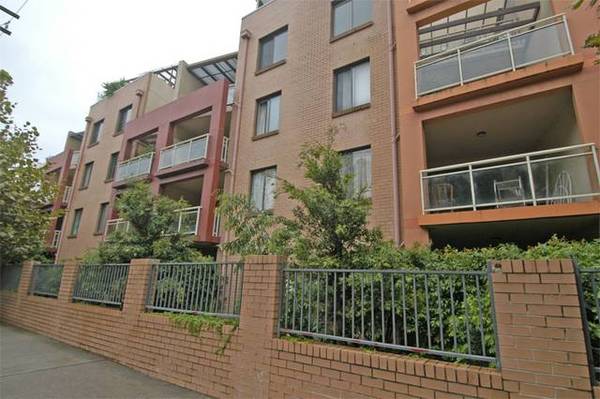 Close to Train Station Picture 1