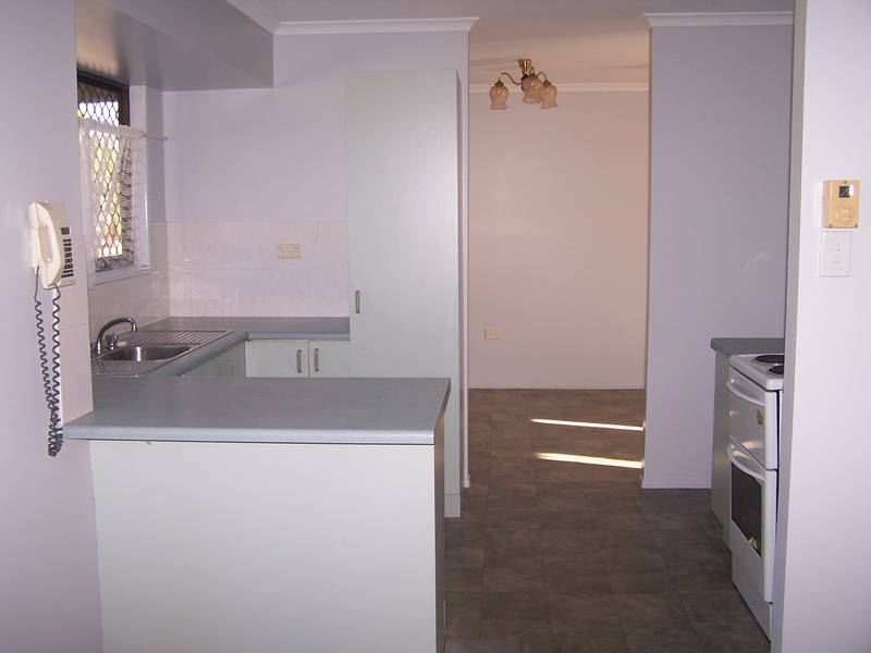 4 Bedroom Lowset Home in Glenrock Picture 2