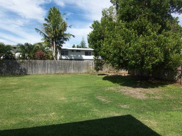 Ex Defence Home -100 metres to River. Picture 3