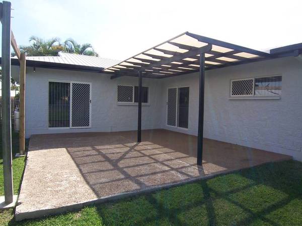 Ex Defence Home -100 metres to River. Picture 2