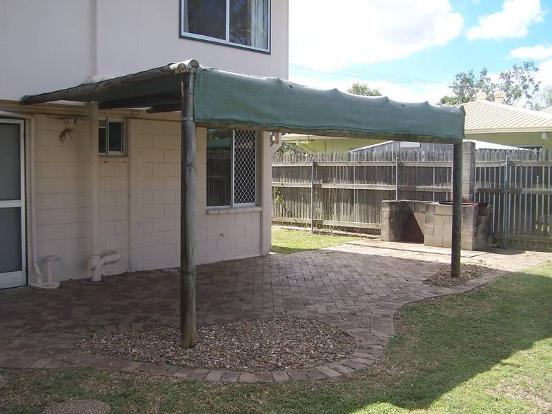 Highset Home Enclosed Downstairs. Picture 2