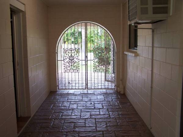 Lowset Home with Space to Move Picture 3