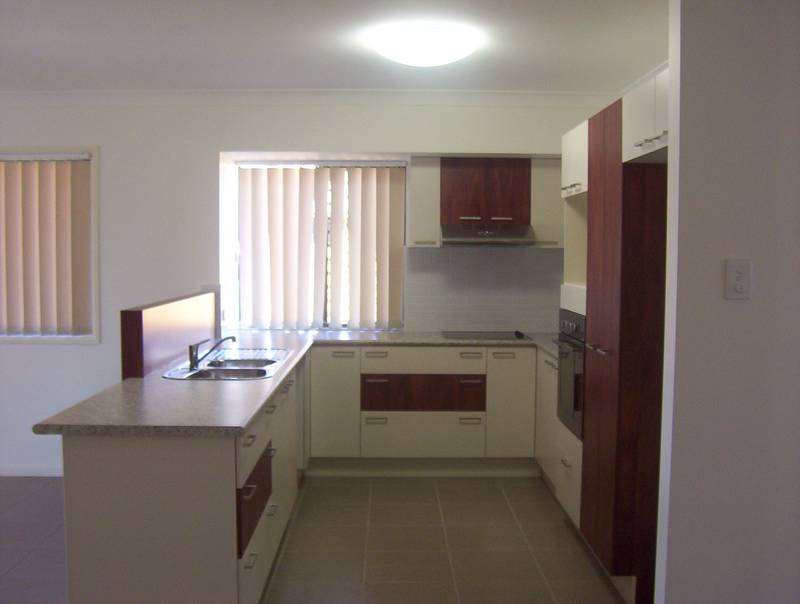 BRENTON PARK- 4 BEDROOMS. Picture 2