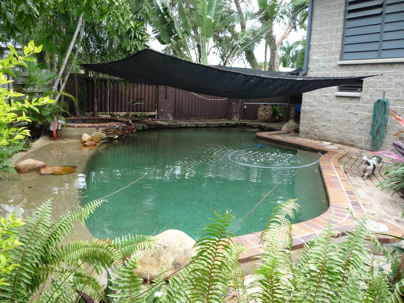 WALK to STOCKLAND Picture 1