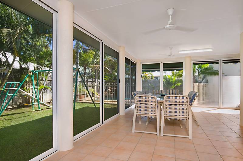 WILLOWS GARDENS- NEAR THE PARK. Picture 2