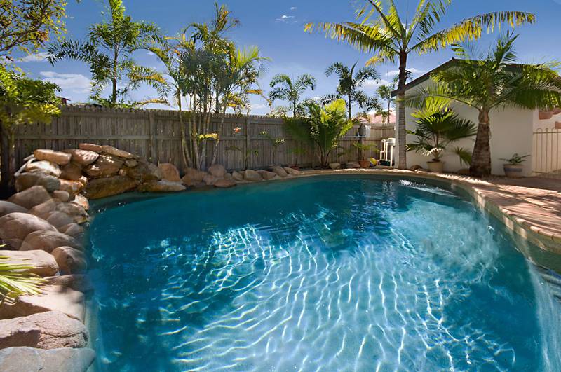 WILLOWS GARDENS- NEAR THE PARK. Picture 1