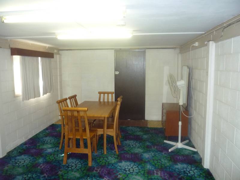 BIG HIGHSET- CENTRAL LOCATION Picture 2