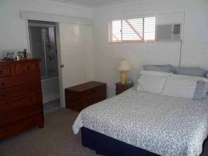 KIRWAN -IMMACULATE HOME Picture 3