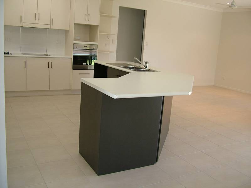 Fabulous new 5 Bedroom home built by one of Townsville's leading builders. Picture 2