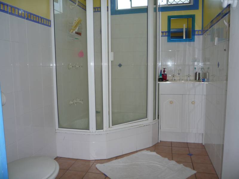 Larger than average Cottage Style Home Picture 3