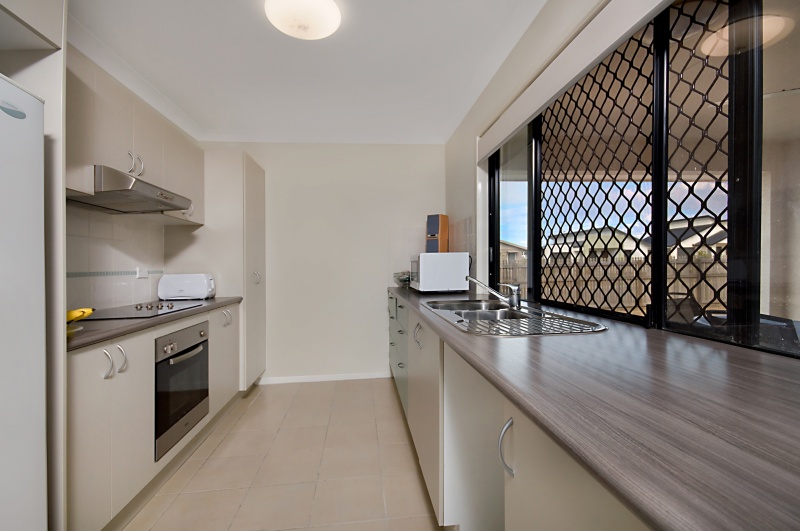 4 Bedroom - Under $350,000. Picture 2