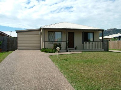 NEAR NEW - UNDER $300,000!! Picture NEAR NEW - UNDER $300,000!! Picture