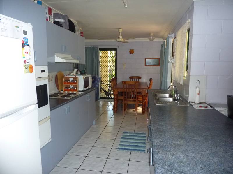 4 Bedrooms, Pool, 1061m2 Picture 2