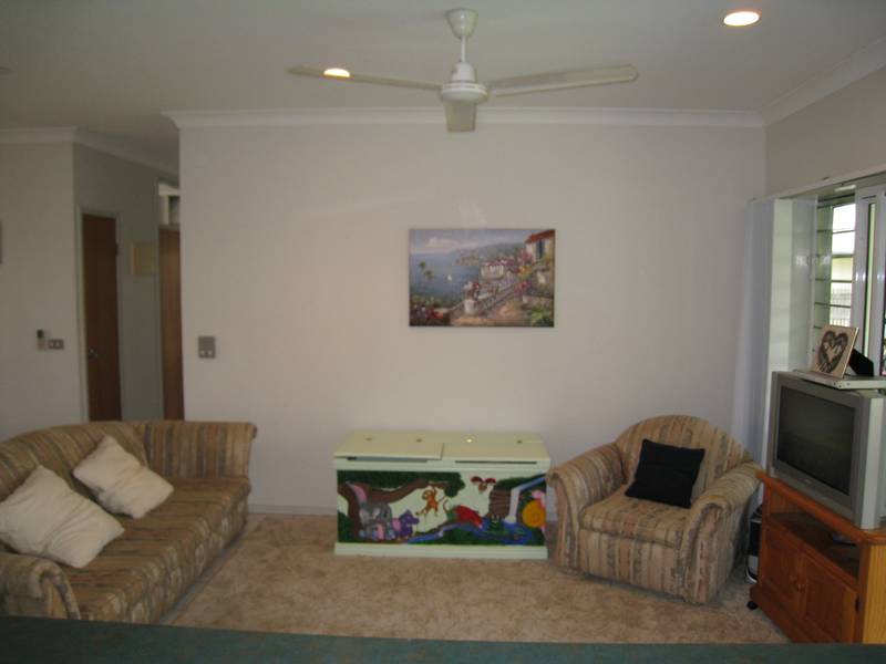 WILLOWS GARDENS - UNDER $400,000 Picture 3