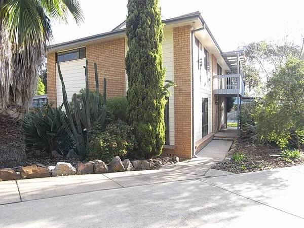 Crowded House? Not Here! Picture 1