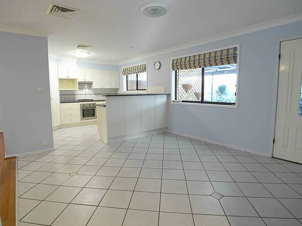 Crowded House? Not Here! Picture 2