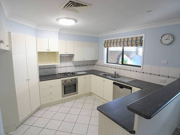 Crowded House? Not Here! Picture 3