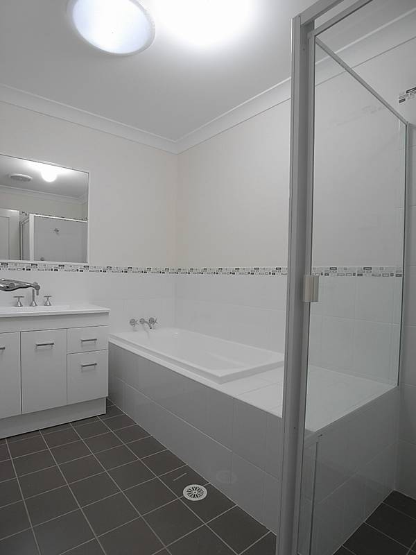 Unit 1/21 Bimbadeen Drv Picture 3