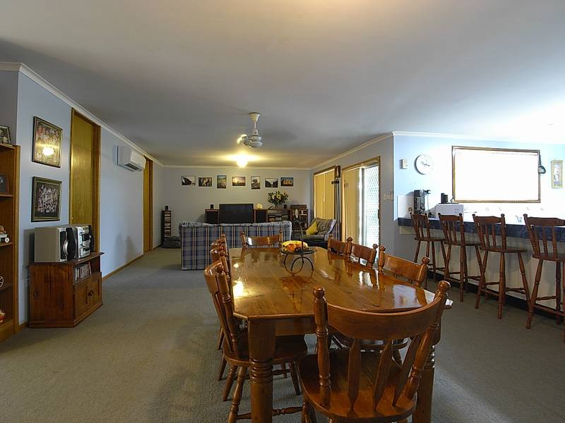 Unique Spacious Family Home Picture 3