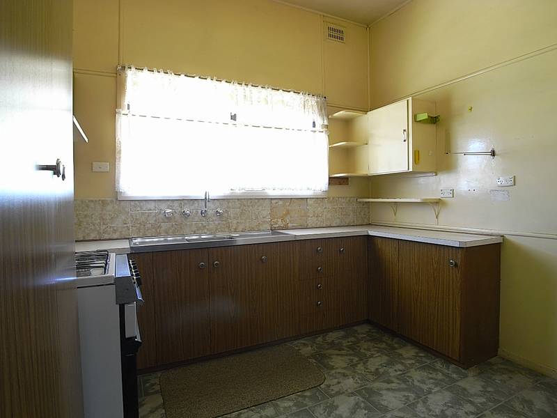 Priced To Move! Picture 3