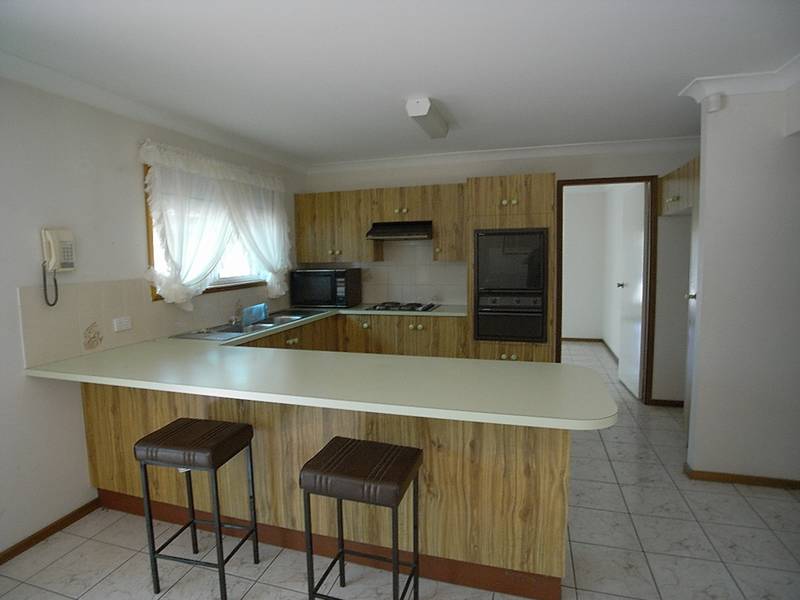 Walking Distance to Shops and Schools Picture 3