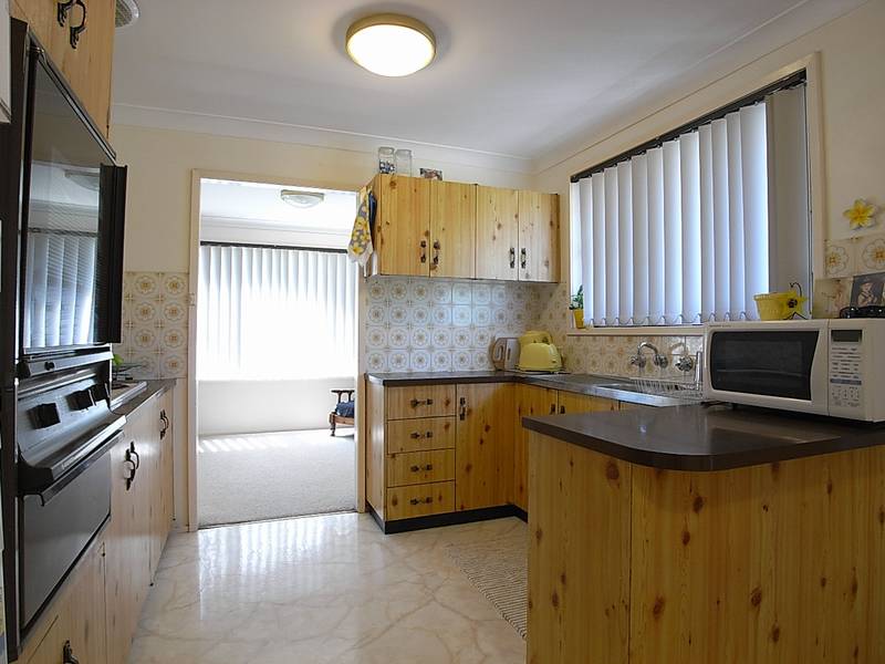 Neat Home.....Neat Location Picture 2
