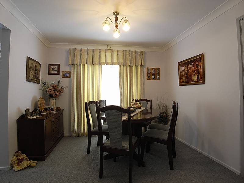 At Home in Wonderland Picture 3