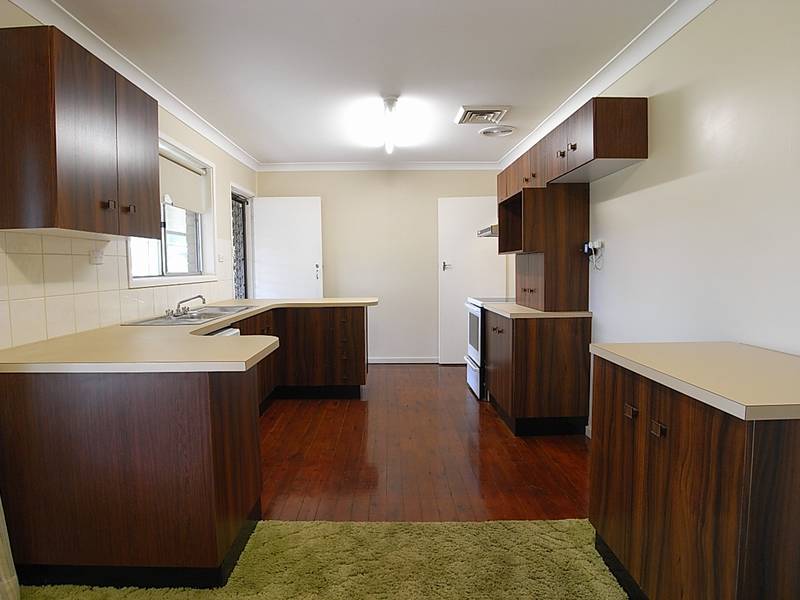 Well Maintained Family Home - North Muswellbrook Picture 2